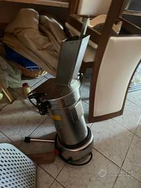 Tritamozzarella ad uso professionale a caduta