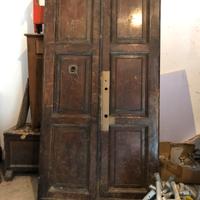 Antico portone in noce