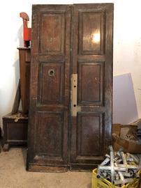 Antico portone in noce