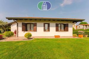 Villa di 173 m² con più di 5 locali e box auto a S