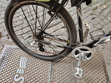 Bicicletta Ibrida 29" ammortizzata ant. 18 marce