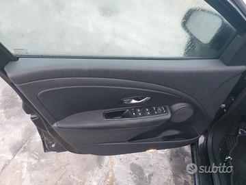 Alzavetro anteriore sx renaukt megane 2012