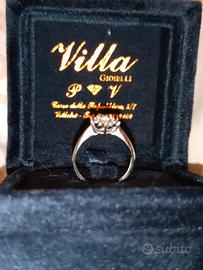 anello con diamanti 