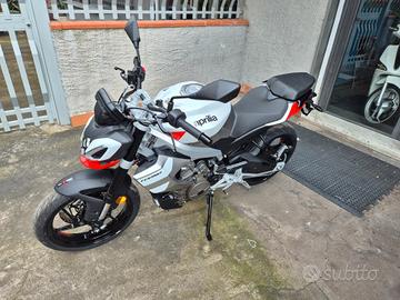 Aprilia Tuono 457