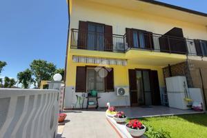 VILLA A SCHIERA A BORNASCO