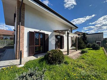 VILLA SINGOLA A FRONT