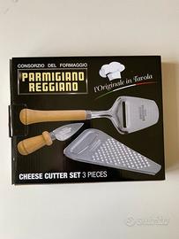 Set tre pezzi taglia formaggio
