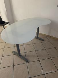 Scrivania in vetro ikea galant