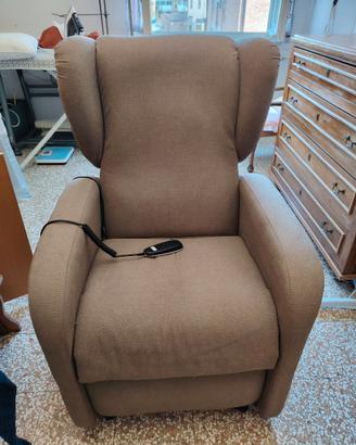 Poltrona relax per anziani con motore