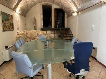 Tavolo riunioni in vetro temperato