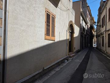 Castelvetrano, App. piano 1 e 2 via La Farina