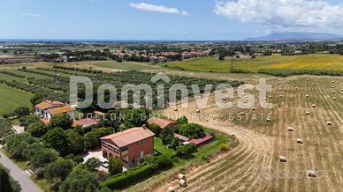 Rustico / Casale di 186 m² con più di 5 locali a C
