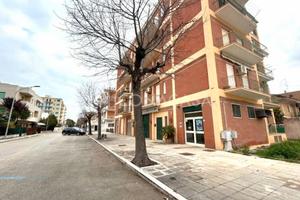 Locale x attività o altro anche x solo estate
