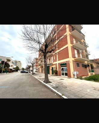 Locale x attività o altro anche x solo estate