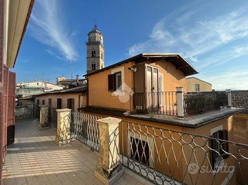 6 LOCALI A FROSINONE