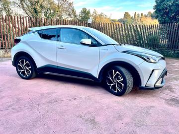 Toyota CH-R Hybrid -  2021