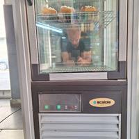 Vetrina  refrigerata  pasticceria