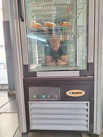 Vetrina  refrigerata  pasticceria