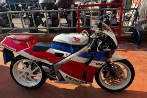 Honda VFR 400 R NC30