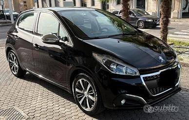 Peugeot 208 1.0 Puretech CV 82 5 porte allure