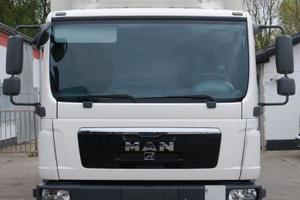 Autocarro MAN TGL 8.180 con sponda posteriore