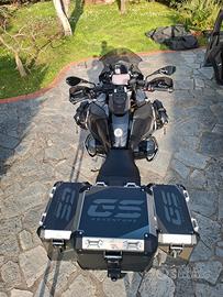 BMW 1250 triple blak 