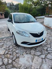 Lancia Ypsilon 1.2 69CV bianca