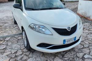 Lancia Ypsilon 1.2 69CV bianca