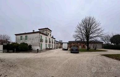 Immobile in asta di 836 m² con più di 5 locali a P