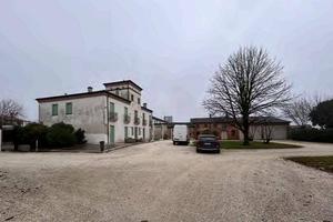 Immobile in asta di 836 m² con più di 5 locali a P