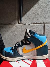 Scarpa Nike azzurro bianco baffo giallo 33,5