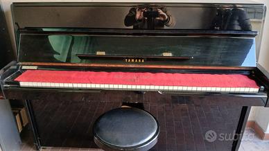 Pianoforte a muro YAMAHA