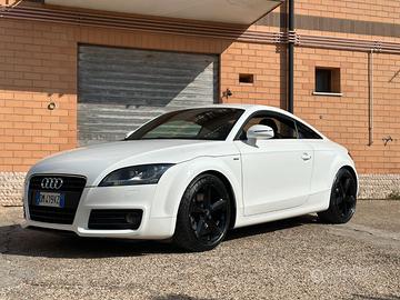 AUDI TT 2.0 TFSI S LINE