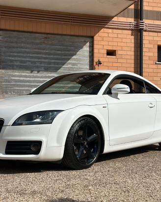 AUDI TT 2.0 TFSI S LINE