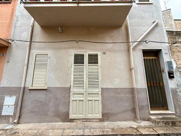 Casa indipendente a Partinico, Via Nino Bixio