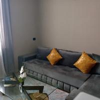 divano e tavolo in vetro 