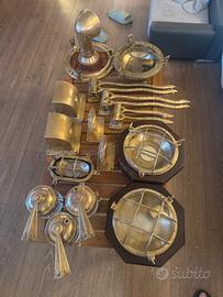 Set per 2 bagnI in ottone con lampade