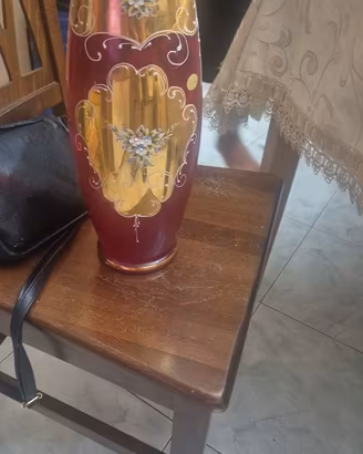 Vaso in vetro rosso