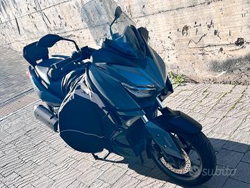 Xmax 300 Tech Max con accessori
