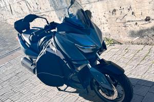 Xmax 300 Tech Max con accessori
