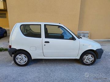 FIAT 600 del 2007 -Bianca 
