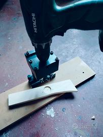 Foratrice per cerniere