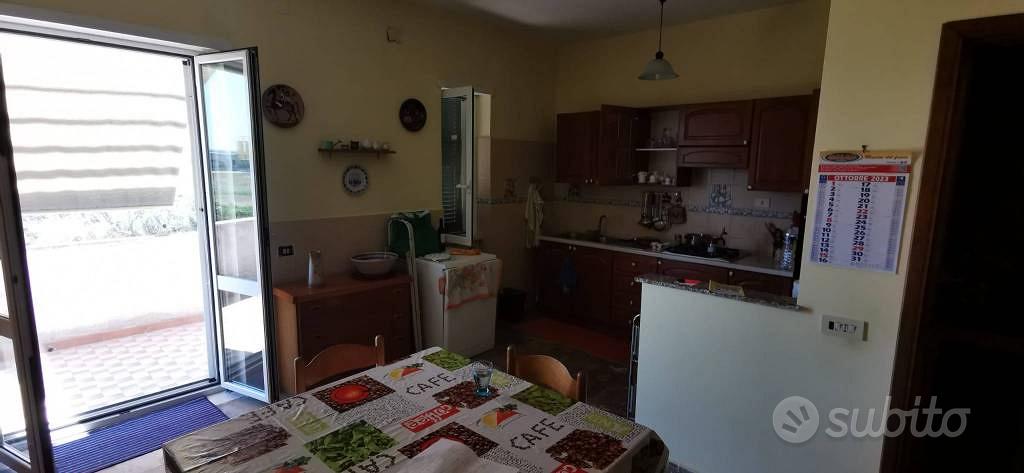 Villa di 370 m² con 5 locali e box auto doppio a A - Altro