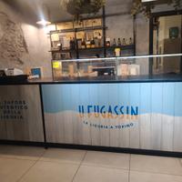 Arredamento negozio di piazza al taglio