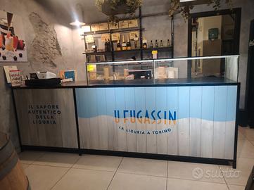 Arredamento negozio di piazza al taglio