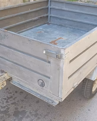 Carrello appendice con documenti.