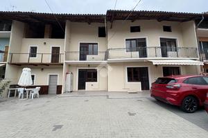 CASA SEMINDIPENDENTE A CARAVINO