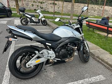 suzuki gsr600 tenuto benissimo