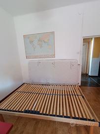 Letto a doghe regolabili e materasso anatomico 