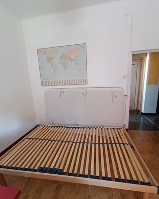Letto a doghe regolabili e materasso anatomico 